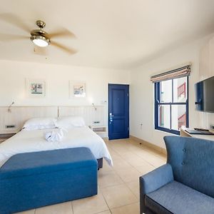 Studio Apartment Athenian Cascades